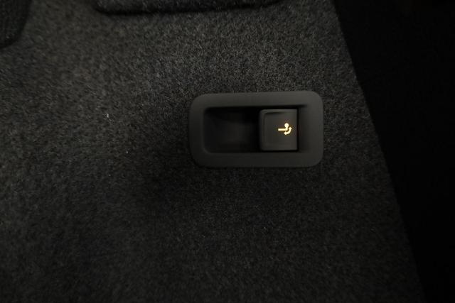 Skoda Karoq Selection 1.5 TSI DSG Selection, AHK, Navi, Kamera, el. Klappe, LED, Winter, sofort 