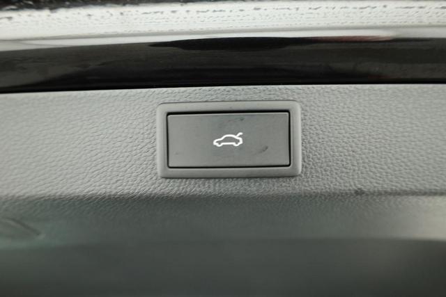 Skoda Karoq Selection 1.5 TSI DSG Selection, AHK, Navi, Kamera, el. Klappe, LED, Winter, sofort 