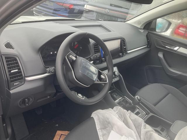 Skoda Karoq - Selection 1.5 TSI Selection, AHK, LED, Kamera, Winter, Ladeboden, 4 J.-Garantie