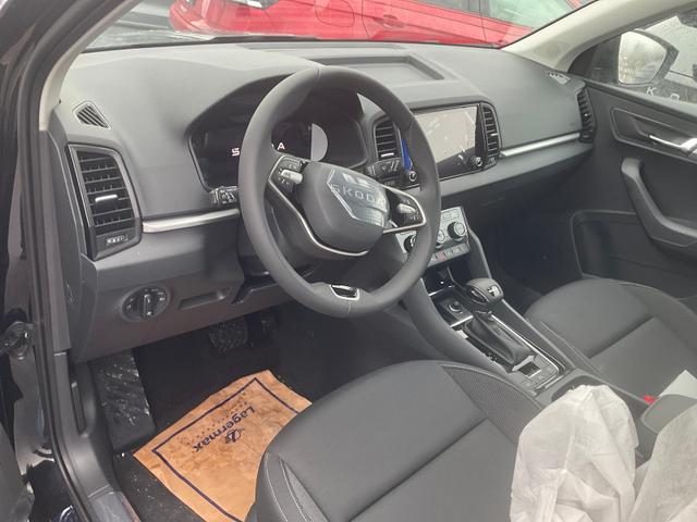 Skoda Karoq - Selection 1.5 TSI DSG Selection, AHK, Navi, LED, Kamera, Winter, el. Klappe, Ladeboden, 4 J.-Garantie