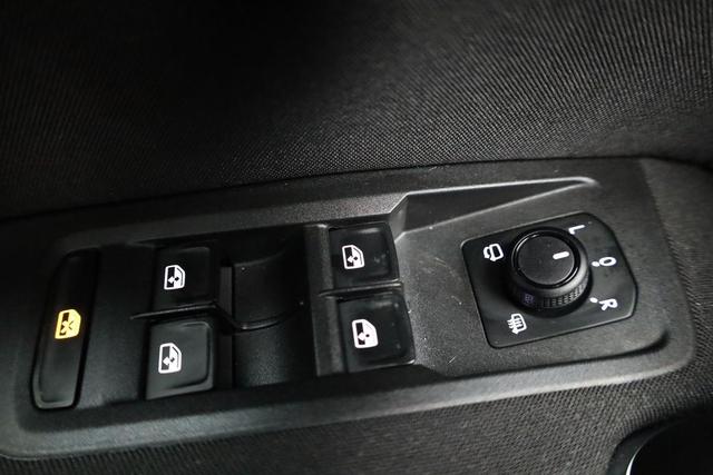 Volkswagen Touran Comfortline BMT/Start-Stopp 1.5 TSI DSG Comfortline, 7-Sitzer, AHK, Navi, Kamera, Side, Winter, 3 J.-Garantie 