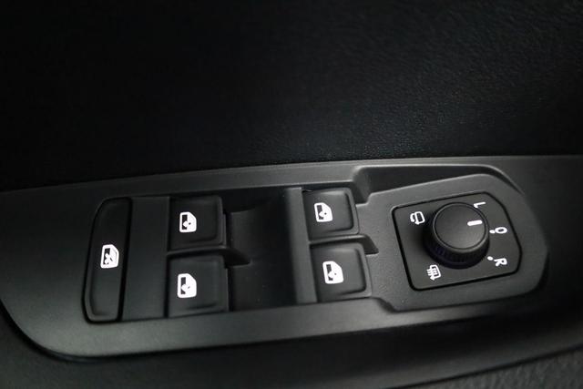 Skoda Karoq Selection 1.5 TSI Selection, AHK, LED, Kamera, Winter, Ladeboden, 4 J.-Garantie 