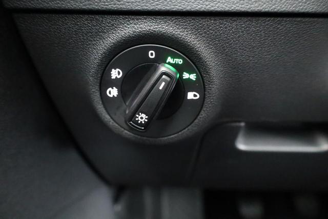 Skoda Karoq Selection 1.5 TSI Selection, AHK, LED, Kamera, Winter, Ladeboden, 4 J.-Garantie 