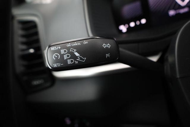 Skoda Karoq Selection 1.5 TSI Selection, AHK, LED, Kamera, Winter, Ladeboden, 4 J.-Garantie 