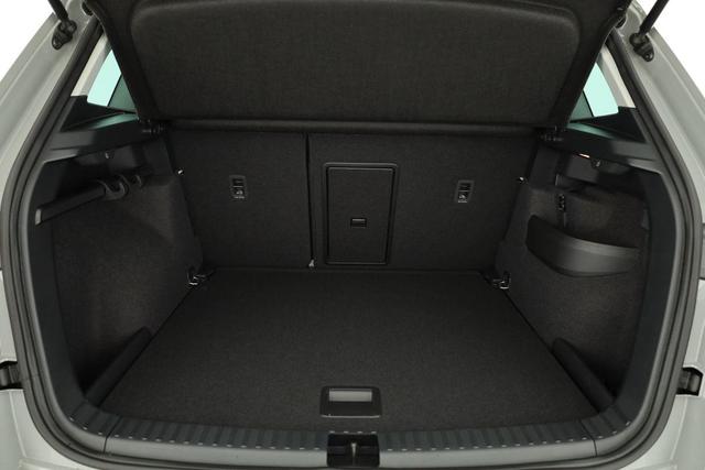 Skoda Karoq Selection 1.5 TSI Selection, AHK, LED, Kamera, Winter, Ladeboden, 4 J.-Garantie 