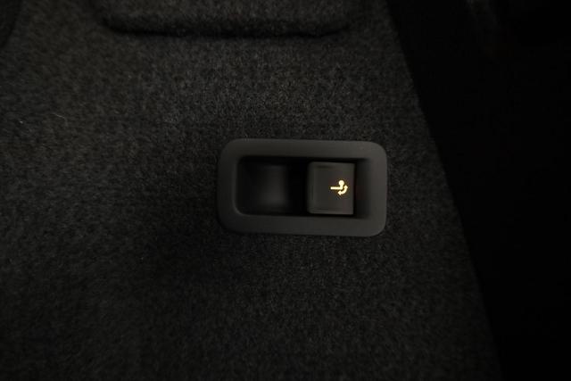 Skoda Karoq Selection 1.5 TSI Selection, AHK, LED, Kamera, Winter, Ladeboden, 4 J.-Garantie 