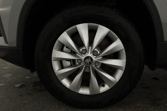 Skoda Karoq Selection 1.5 TSI Selection, AHK, LED, Kamera, Winter, Ladeboden, 4 J.-Garantie 