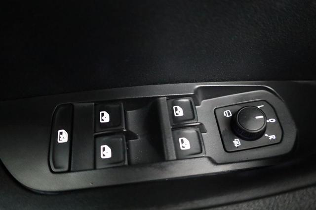 Skoda Karoq Selection 1.5 TSI Selection, AHK, LED, Kamera, Winter, Ladeboden, 4 J.-Garantie 