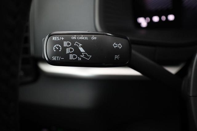 Skoda Karoq Selection 1.5 TSI Selection, AHK, LED, Kamera, Winter, Ladeboden, 4 J.-Garantie 