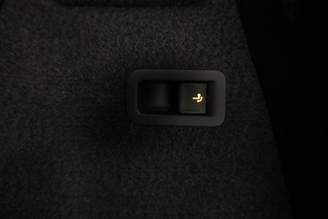 Skoda Karoq Selection 1.5 TSI Selection, AHK, LED, Kamera, Winter, Ladeboden, 4 J.-Garantie 