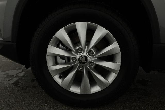 Skoda Karoq Selection 1.5 TSI Selection, AHK, LED, Kamera, Winter, Ladeboden, 4 J.-Garantie 