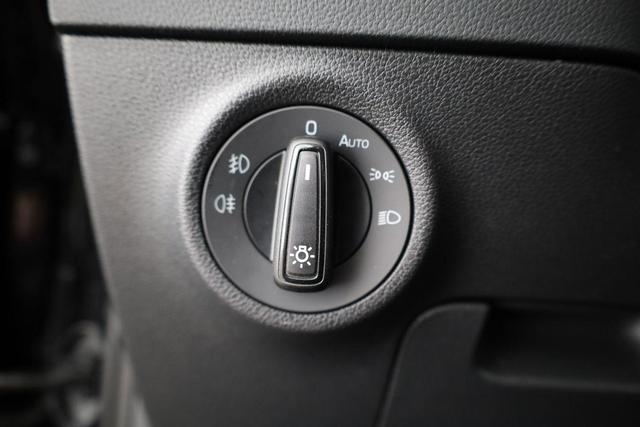 Skoda Karoq Selection 1.5 TSI Selection, AHK, LED, Kamera, Winter, Ladeboden, 4 J.-Garantie 