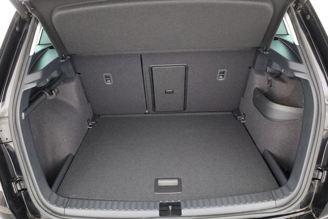 Skoda Karoq Selection 1.5 TSI Selection, AHK, LED, Kamera, Winter, Ladeboden, 4 J.-Garantie 