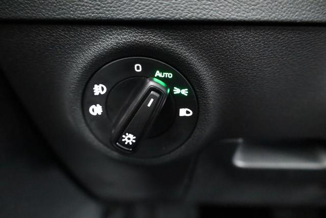 Skoda Karoq Selection 1.5 TSI DSG Selection, AHK, LED, Kamera, Winter, Ladeboden, 4 J.-Garantie 