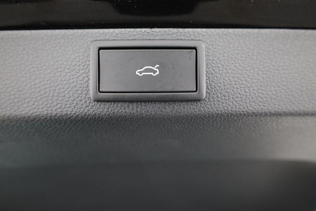 Skoda Karoq Selection 1.5 TSI DSG Selection, AHK, LED, Kamera, Winter, el. Klappe, Ladeboden, 4 J.-Garantie 