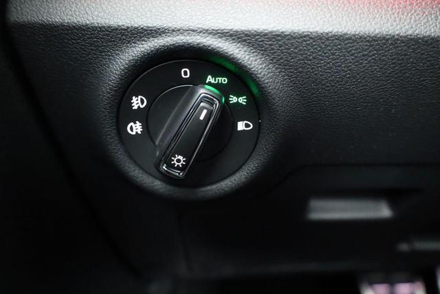 Skoda Kamiq Monte Carlo 1.0 TSI DSG Carlo, Matrix, AHK, 18-Zoll, Pano, Navi, el.Klappe, 5 J.-Garantie 