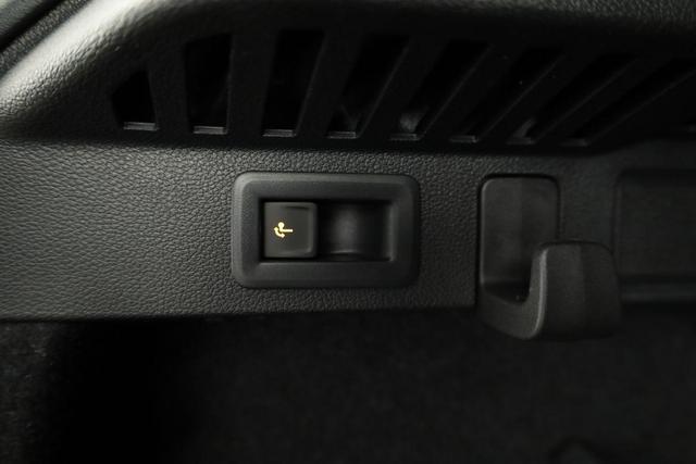 Skoda Kamiq Monte Carlo 1.5 TSI Carlo, Matrix, AHK, 18-Zoll, Pano, Navi, el. Klappe, 5 J.-Garantie 