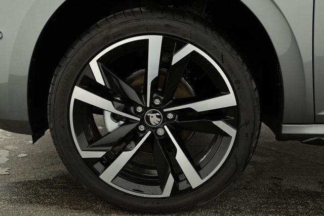 Skoda Kamiq Monte Carlo 1.5 TSI Carlo, Matrix, AHK, 18-Zoll, Pano, Navi, el. Klappe, 5 J.-Garantie 