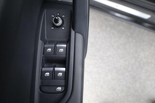 Audi Q5 40 TDI quattro S line S-Tronic S-Line, Matrix, AHK, Pano, Teilleder, 20-Zoll 