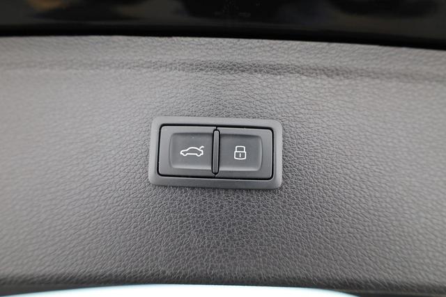 Audi Q5 40 TDI quattro S line S-Tronic S-Line, Matrix, AHK, Pano, Teilleder, 20-Zoll 