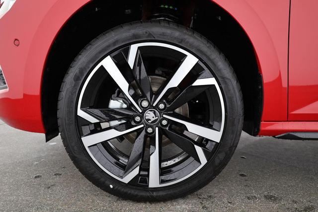 Skoda Kamiq Monte Carlo 1.5 TSI Carlo, Matrix, AHK, 18-Zoll, Pano, Navi, el. Klappe, 5 J.-Garantie 