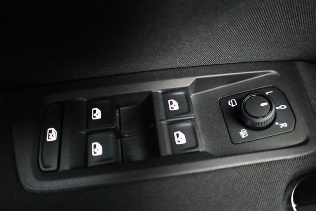 Volkswagen Touran Comfortline BMT/Start-Stopp 1.5 TSI DSG Comfortline, 7-Sitzer, AHK, Navi, Kamera, Side, Winter, 3 J.-Garantie 