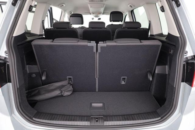 Volkswagen Touran Comfortline BMT/Start-Stopp 1.5 TSI DSG Comfortline, 7-Sitzer, AHK, Navi, Kamera, Side, Winter, 3 J.-Garantie 