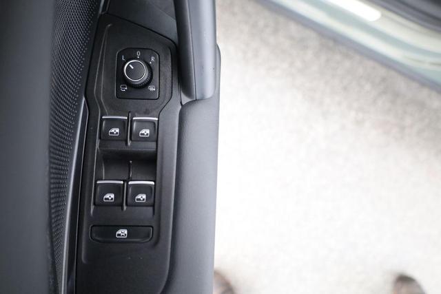 Volkswagen Tiguan 2.0 TDI 142 kW 4Motion R-Line DSG 4 Motion R-LINE, IQ.Light, AHK, Navi, AreaView, Side, Winter, el. Klappe 