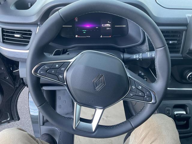 Renault Trafic Combi Grand Evolution dCi 170 AT, AHK, Navi, Side, LED, Winter, 17-Zoll 