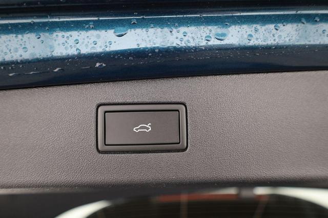 Volkswagen Tiguan 2.0 TDI 142 kW 4Motion R-Line DSG 4 Motion R-LINE, IQ.Light, AHK, Navi, AreaView, LEDER, Side, Winter, 20-Zoll 