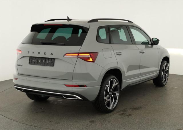 Skoda Karoq Sportline 1.5 TSI DSG Sportline, AHK, Navi, Matrix, Side, el. Klappe, Winter, 5 J.-Garantie, 19-Zoll 