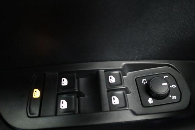 Skoda Karoq Sportline 1.5 TSI DSG Sportline, AHK, Navi, Matrix, Side, el. Klappe, Winter, 5 J.-Garantie, 19-Zoll 