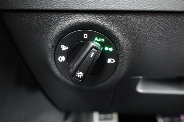 Skoda Karoq Sportline 1.5 TSI DSG Sportline, AHK, Navi, Matrix, Side, el. Klappe, Winter, 5 J.-Garantie, 19-Zoll 