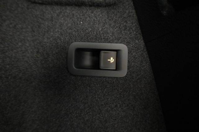 Skoda Karoq Sportline 1.5 TSI DSG Sportline, AHK, Navi, Matrix, Side, el. Klappe, Winter, 5 J.-Garantie, 19-Zoll 