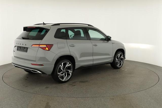 Skoda Karoq Sportline 1.5 TSI DSG Sportline, AHK, Navi, Matrix, Side, el. Klappe, Winter, 5 J.-Garantie, 19-Zoll 