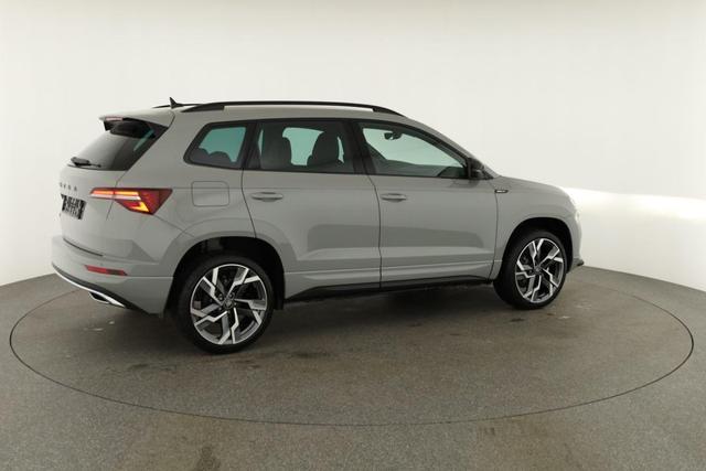 Skoda Karoq Sportline 1.5 TSI DSG Sportline, AHK, Navi, Matrix, Side, el. Klappe, Winter, 5 J.-Garantie, 19-Zoll 