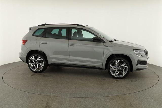 Skoda Karoq Sportline 1.5 TSI DSG Sportline, AHK, Navi, Matrix, Side, el. Klappe, Winter, 5 J.-Garantie, 19-Zoll 