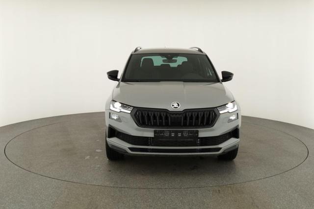 Skoda Karoq Sportline 1.5 TSI DSG Sportline, AHK, Navi, Matrix, Side, el. Klappe, Winter, 5 J.-Garantie, 19-Zoll 