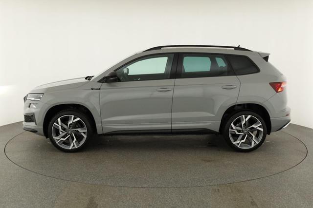 Skoda Karoq Sportline 1.5 TSI DSG Sportline, AHK, Navi, Matrix, Side, el. Klappe, Winter, 5 J.-Garantie, 19-Zoll 
