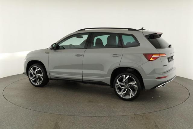 Skoda Karoq Sportline 1.5 TSI DSG Sportline, AHK, Navi, Matrix, Side, el. Klappe, Winter, 5 J.-Garantie, 19-Zoll 