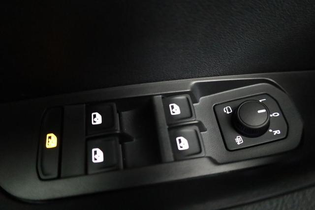 Skoda Karoq Sportline 1.5 TSI DSG Sportline, AHK, Navi, Matrix, Side, el. Klappe, Winter, 5 J.-Garantie, 19-Zoll 