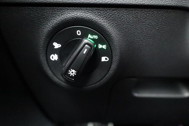 Skoda Karoq Sportline 1.5 TSI DSG Sportline, AHK, Navi, Matrix, Side, el. Klappe, Winter, 5 J.-Garantie, 19-Zoll 