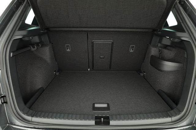 Skoda Karoq Sportline 1.5 TSI DSG Sportline, AHK, Navi, Matrix, Side, el. Klappe, Winter, 5 J.-Garantie, 19-Zoll 