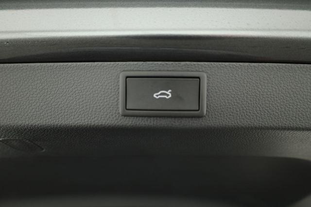 Skoda Karoq Sportline 1.5 TSI DSG Sportline, AHK, Navi, Matrix, Side, el. Klappe, Winter, 5 J.-Garantie, 19-Zoll 