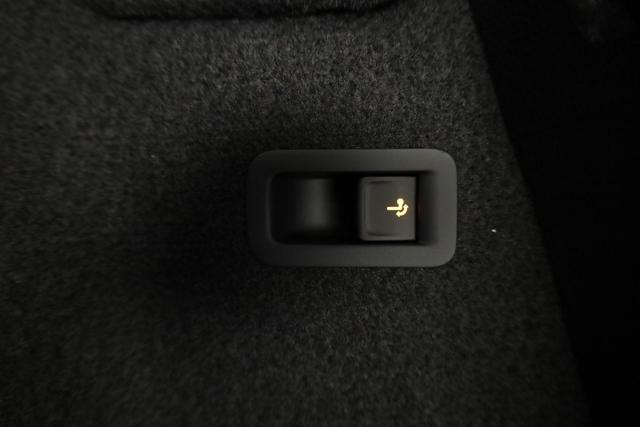 Skoda Karoq Sportline 1.5 TSI DSG Sportline, AHK, Navi, Matrix, Side, el. Klappe, Winter, 5 J.-Garantie, 19-Zoll 