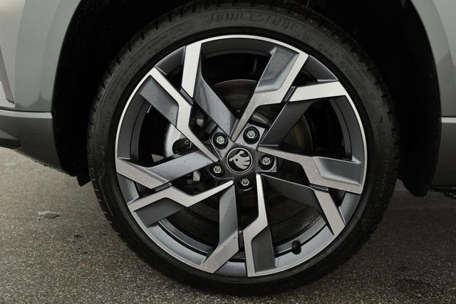Skoda Karoq Sportline 1.5 TSI DSG Sportline, AHK, Navi, Matrix, Side, el. Klappe, Winter, 5 J.-Garantie, 19-Zoll 