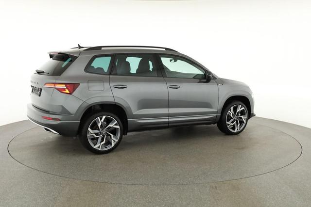 Skoda Karoq Sportline 1.5 TSI DSG Sportline, AHK, Navi, Matrix, Side, el. Klappe, Winter, 5 J.-Garantie, 19-Zoll 