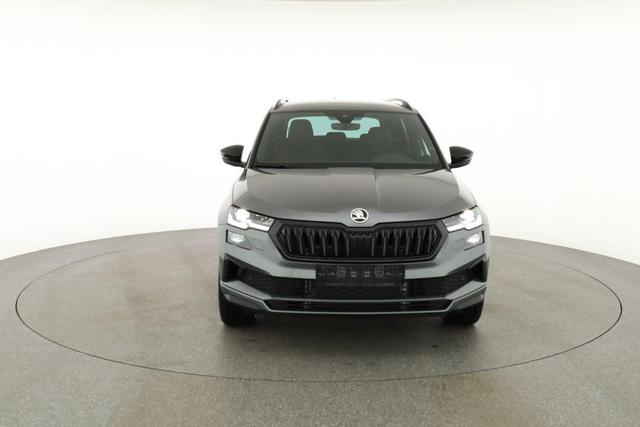 Skoda Karoq Sportline 1.5 TSI DSG Sportline, AHK, Navi, Matrix, Side, el. Klappe, Winter, 5 J.-Garantie, 19-Zoll 