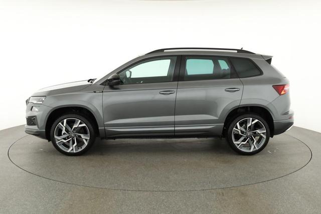 Skoda Karoq Sportline 1.5 TSI DSG Sportline, AHK, Navi, Matrix, Side, el. Klappe, Winter, 5 J.-Garantie, 19-Zoll 