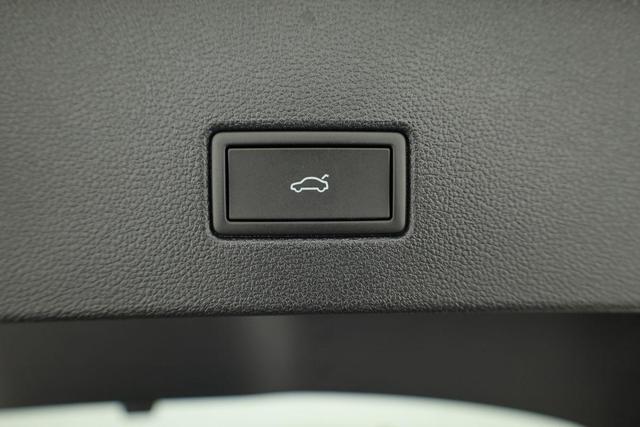 Volkswagen T-Roc R-Line 1.5 TSI DSG R-LINE, Navi, el. Klappe, LED, Kamera, Winter 